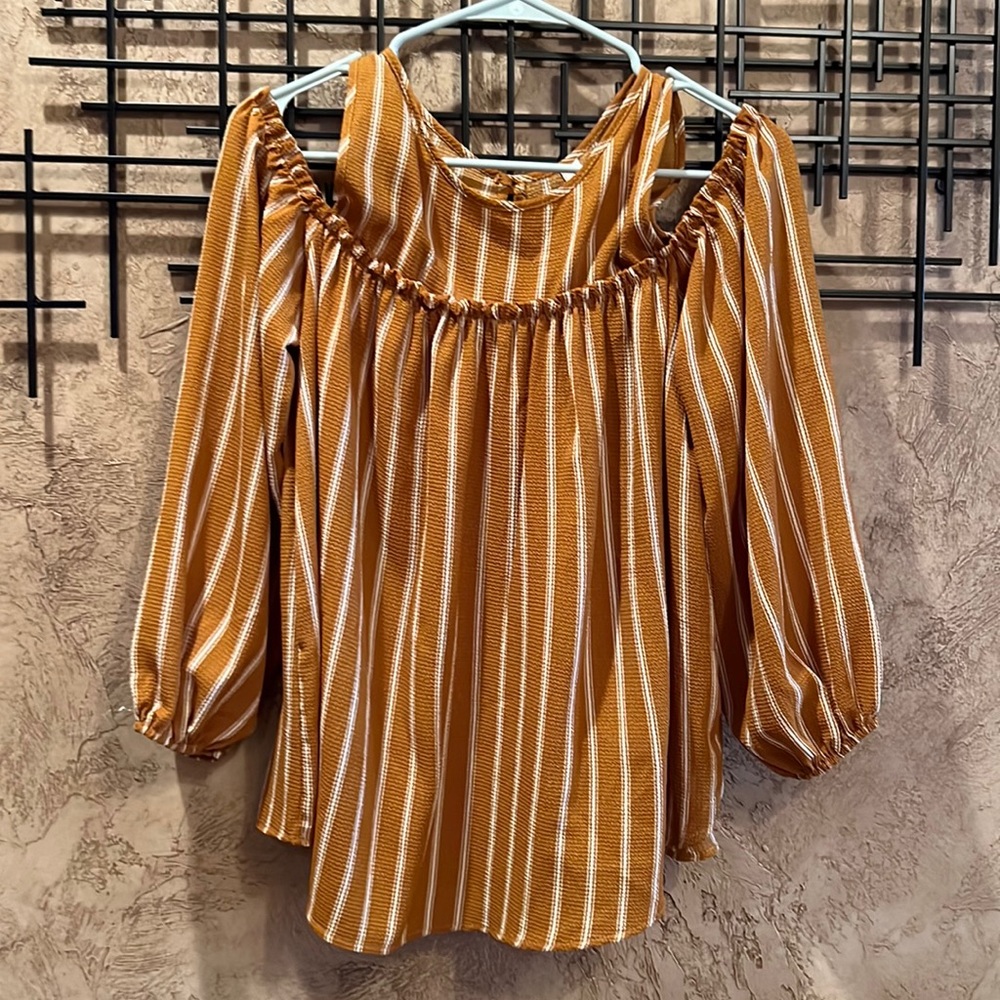 NWOT Peppermint Mustard Mixed Cold Shoulder Top